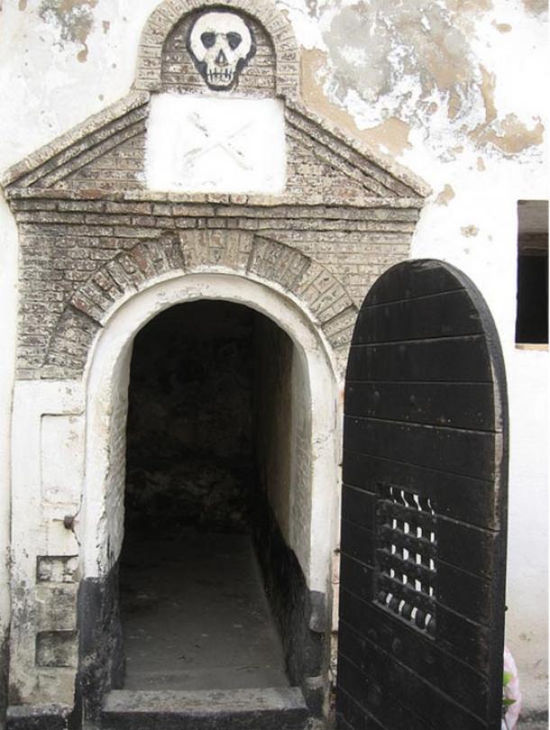 An example of a cell in which slaves were kept at Elmina Castle, Ghana